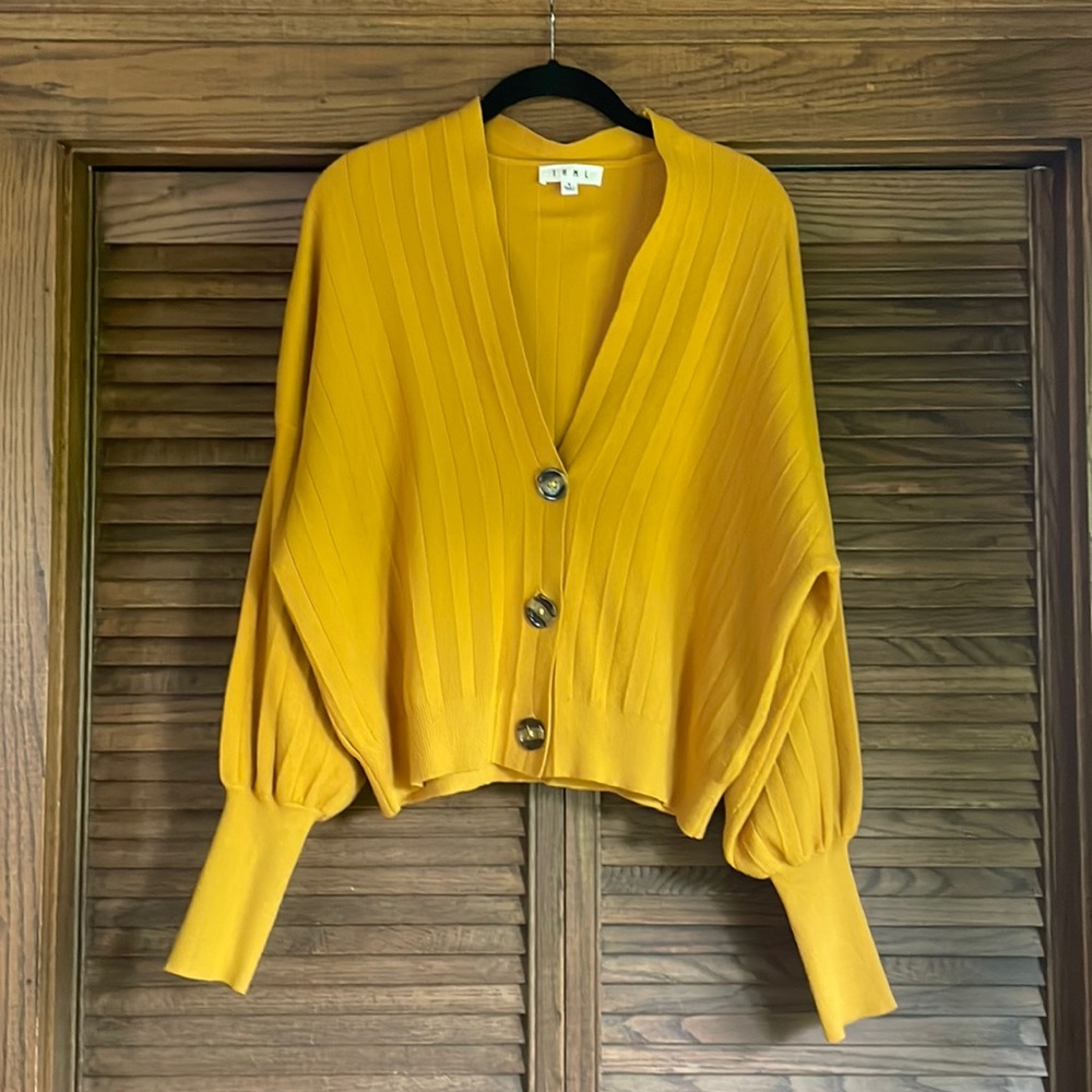 THML Cardigan Cropped oversized and great sleeves!